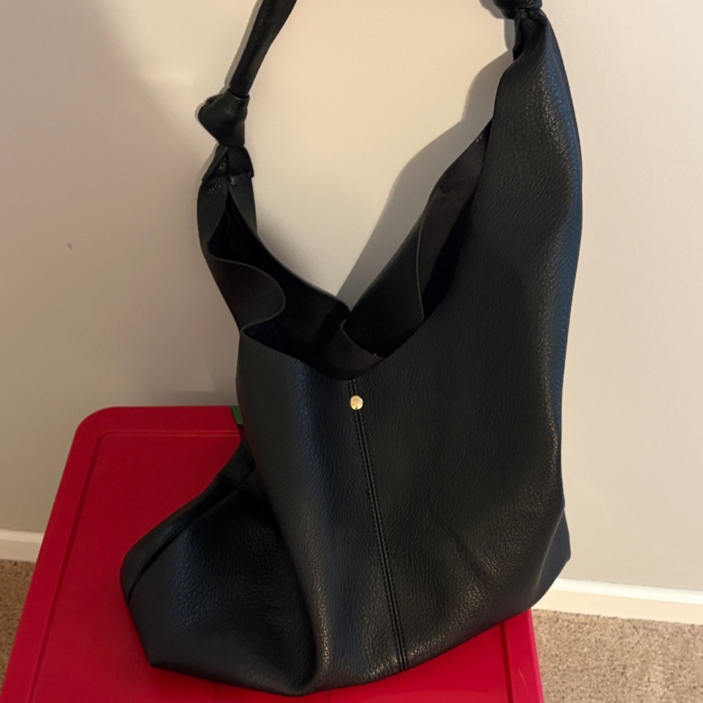 Large Black Shoulder Hobo Bag. Snap close. Polyurethane. EUC. - Picture 11 of 11